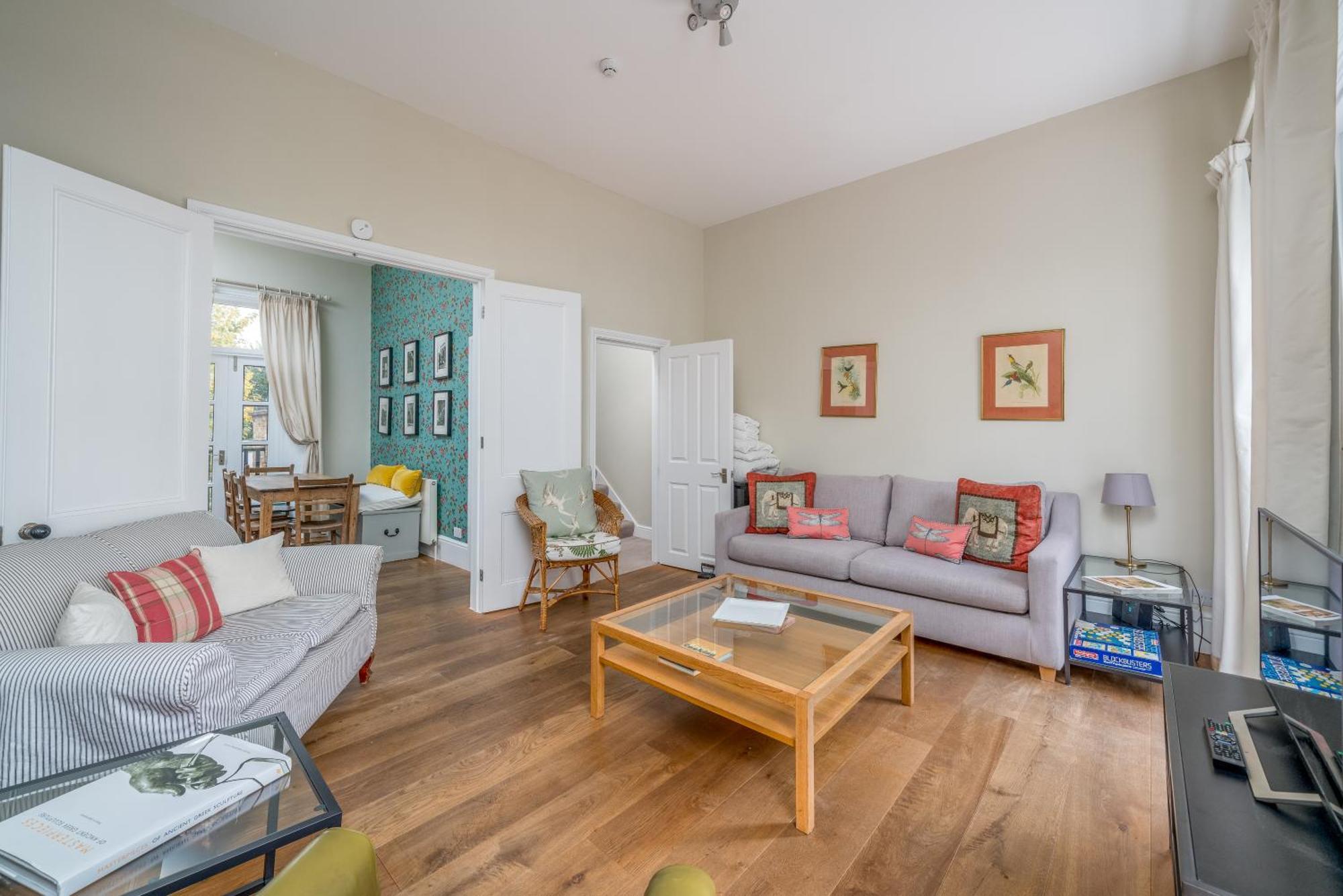 Spacious Flat Near Victoria And Warwick Square *