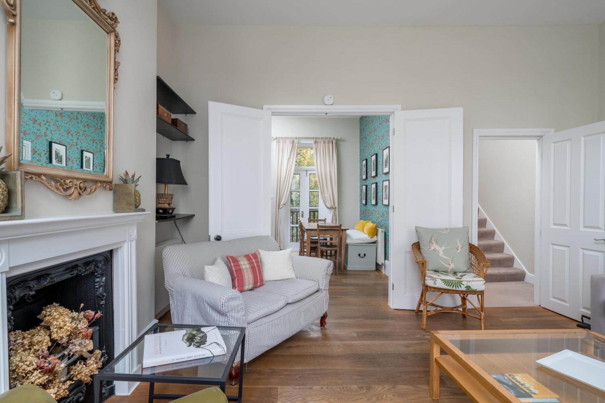 Spacious Flat Near Victoria And Warwick Square Londres