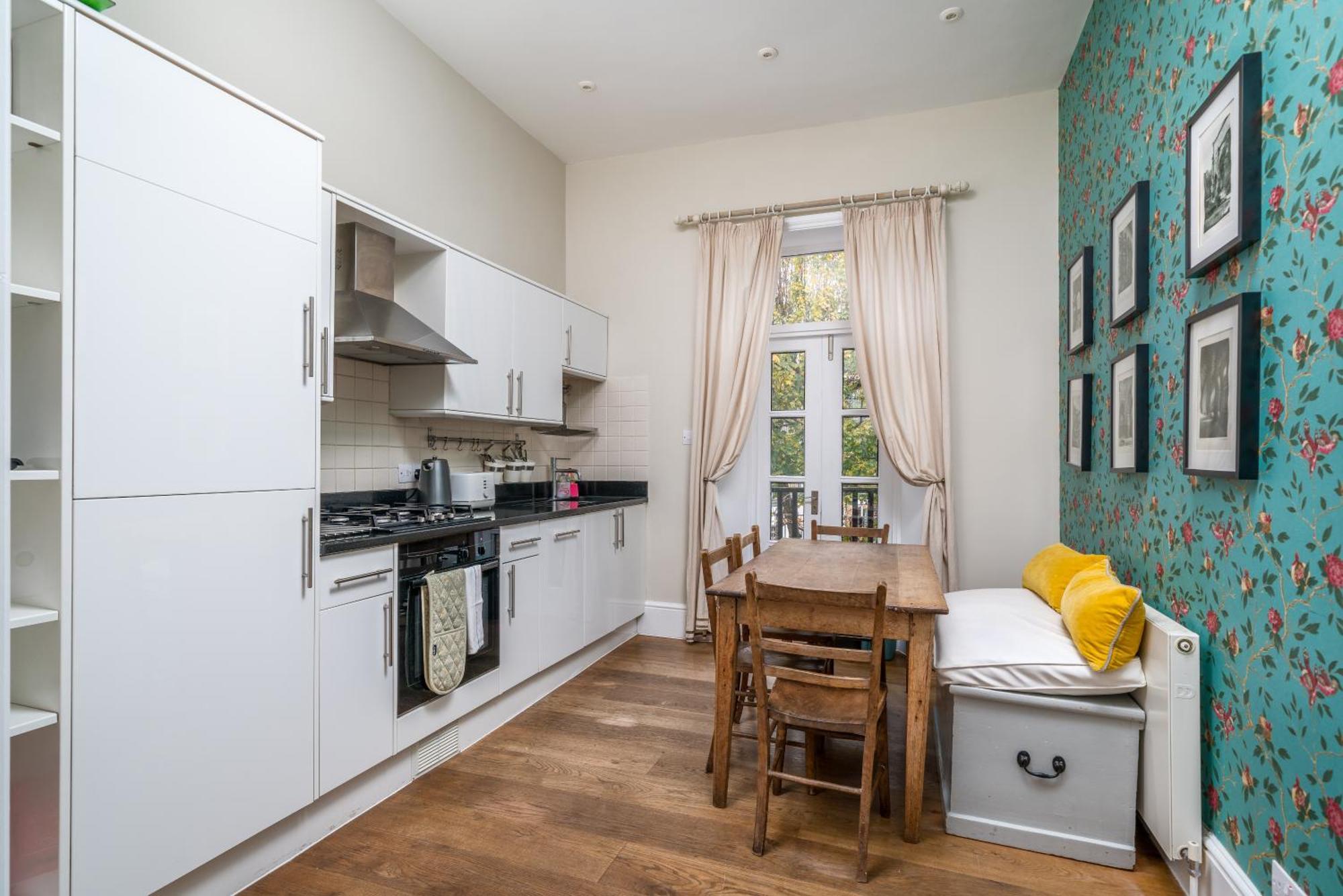 Spacious Flat Near Victoria And Warwick Square * Londres