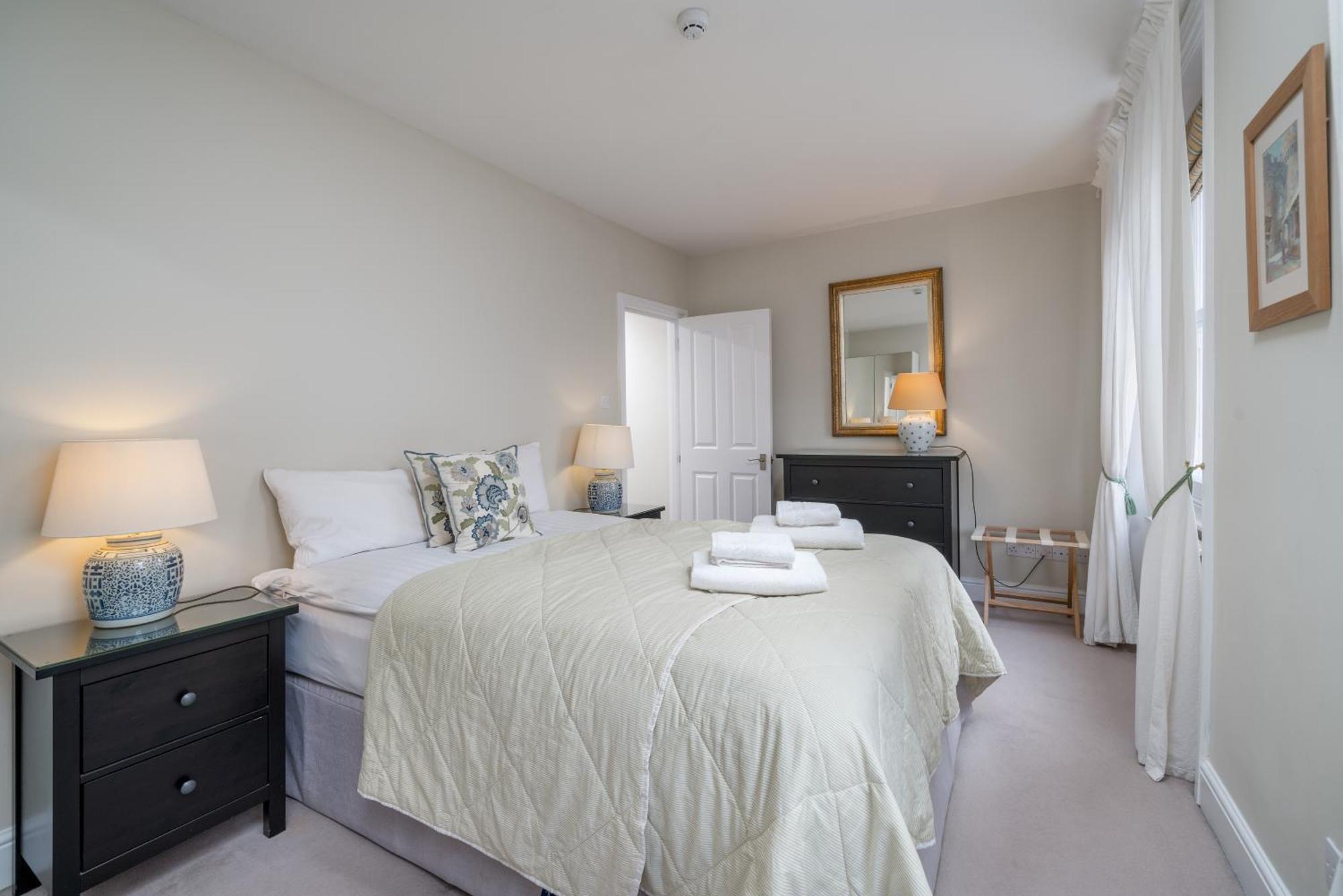 Spacious Flat Near Victoria And Warwick Square Londres