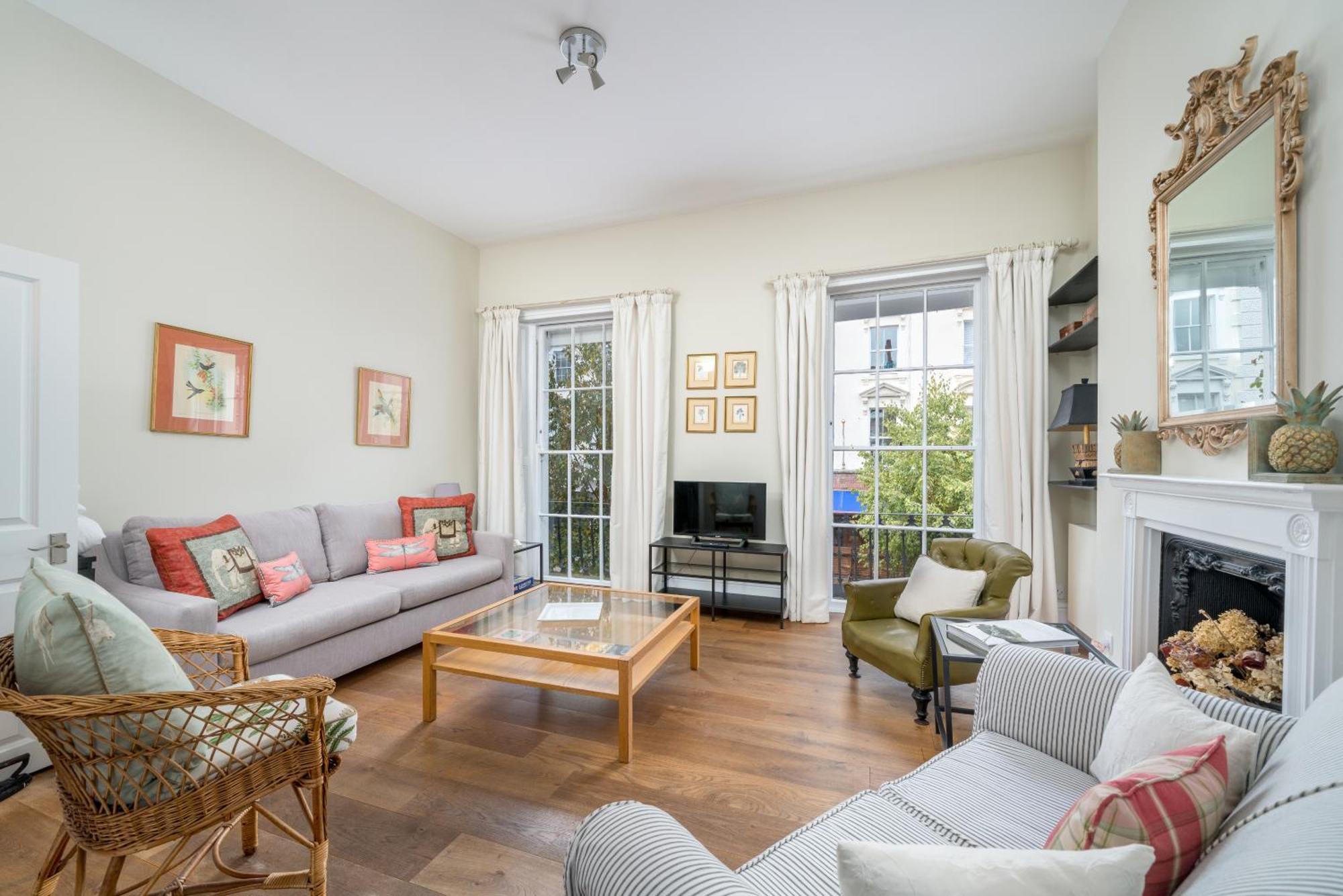 Spacious Flat Near Victoria And Warwick Square