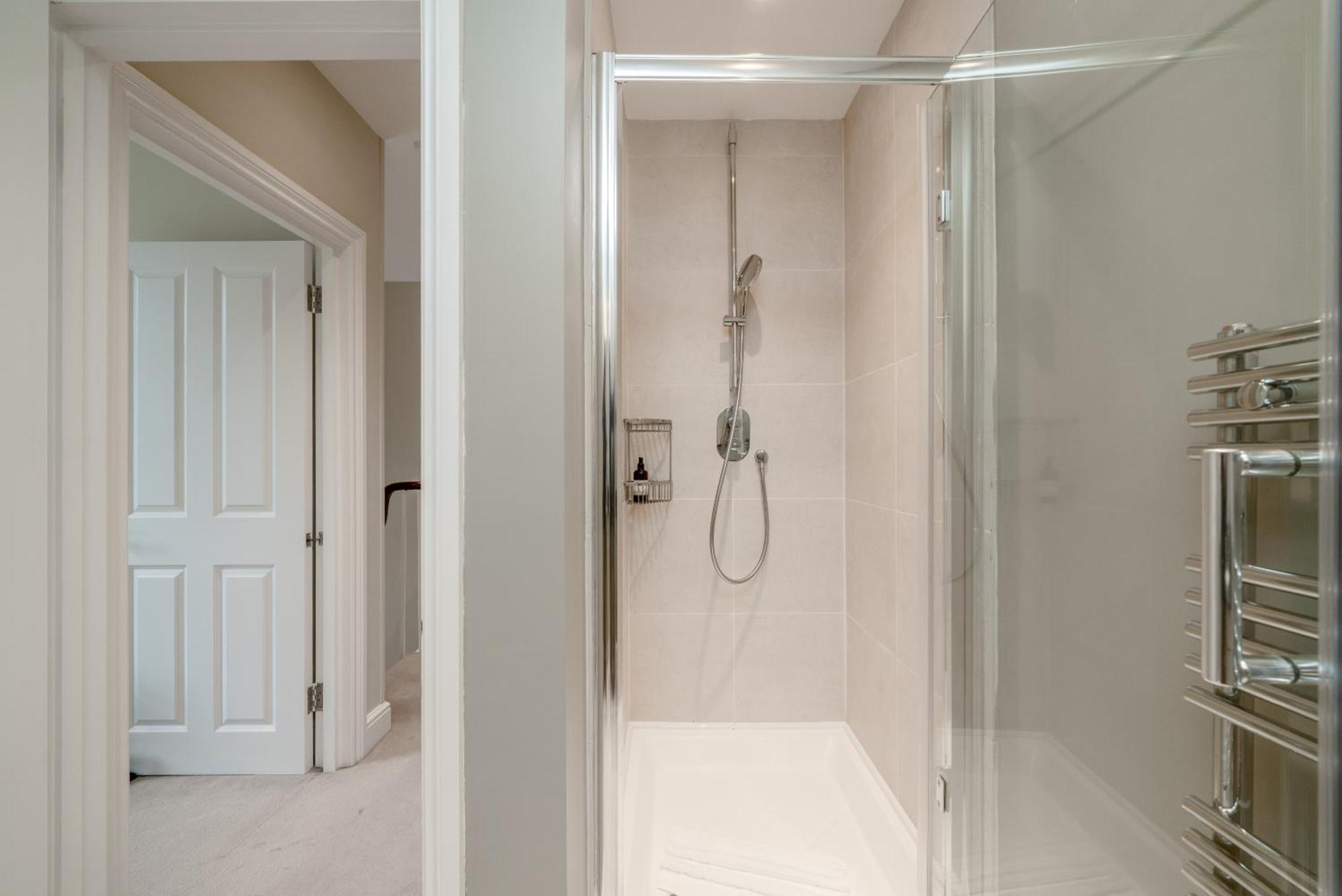Spacious Flat Near Victoria And Warwick Square Apartamento
