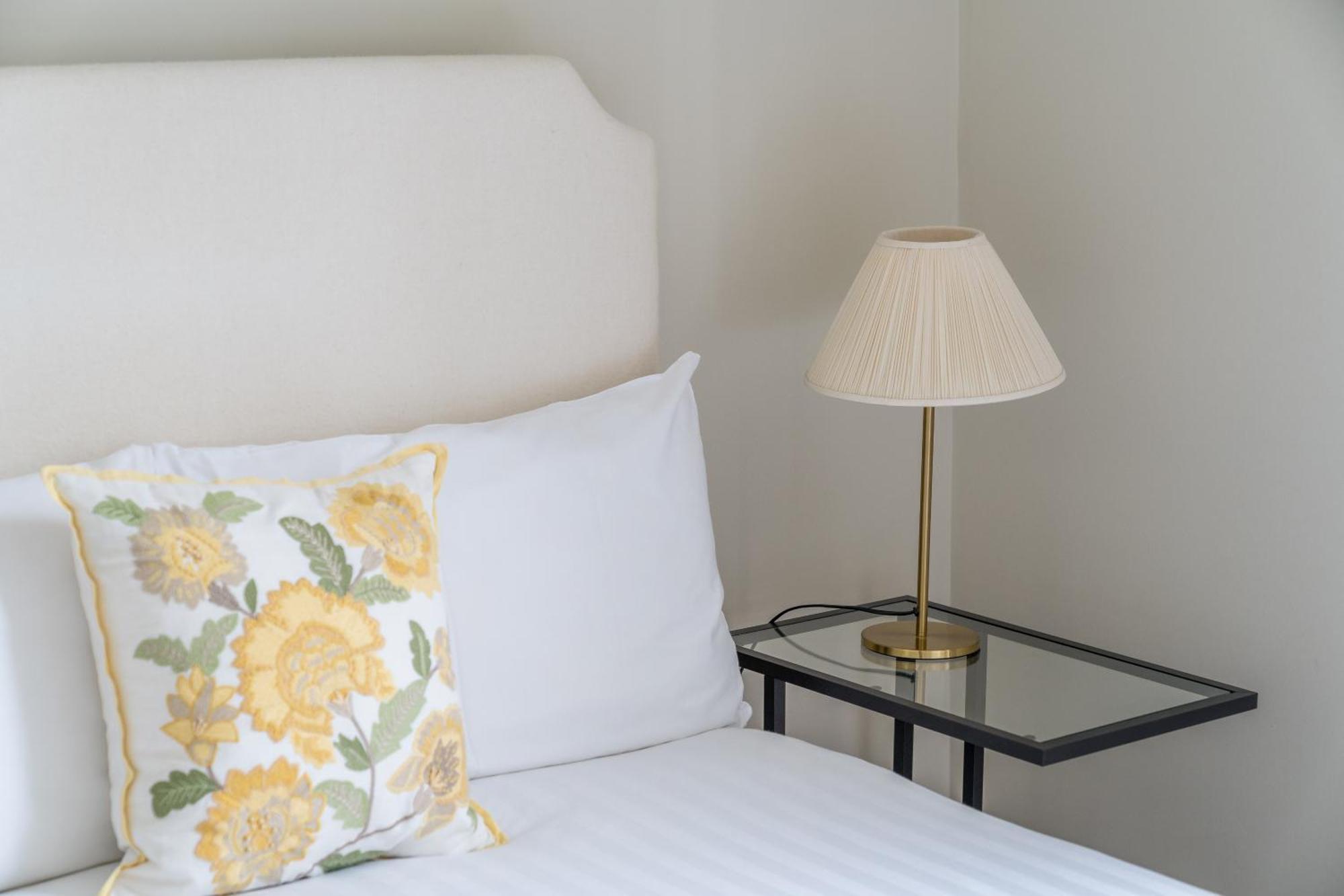 Spacious Flat Near Victoria And Warwick Square Apartamento Londres