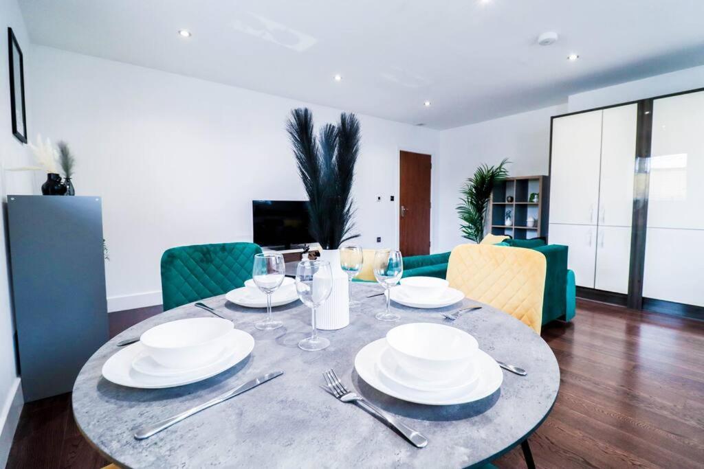 Luxury Flat Wroof Terrace Close To Train Station Apartment London