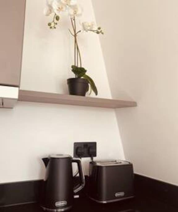 New 1 Bed Flat With Terrace *