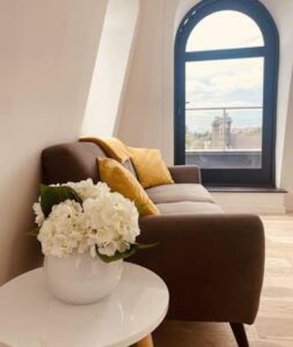 New 1 Bed Flat With Terrace *