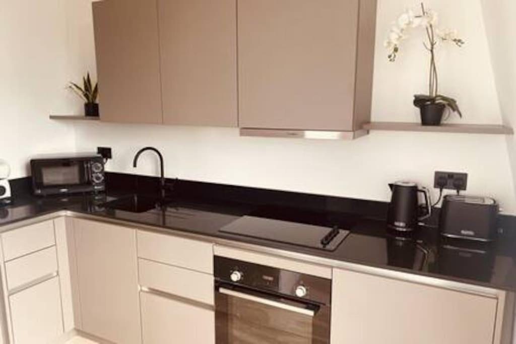 New 1 Bed Flat With Terrace * Londres