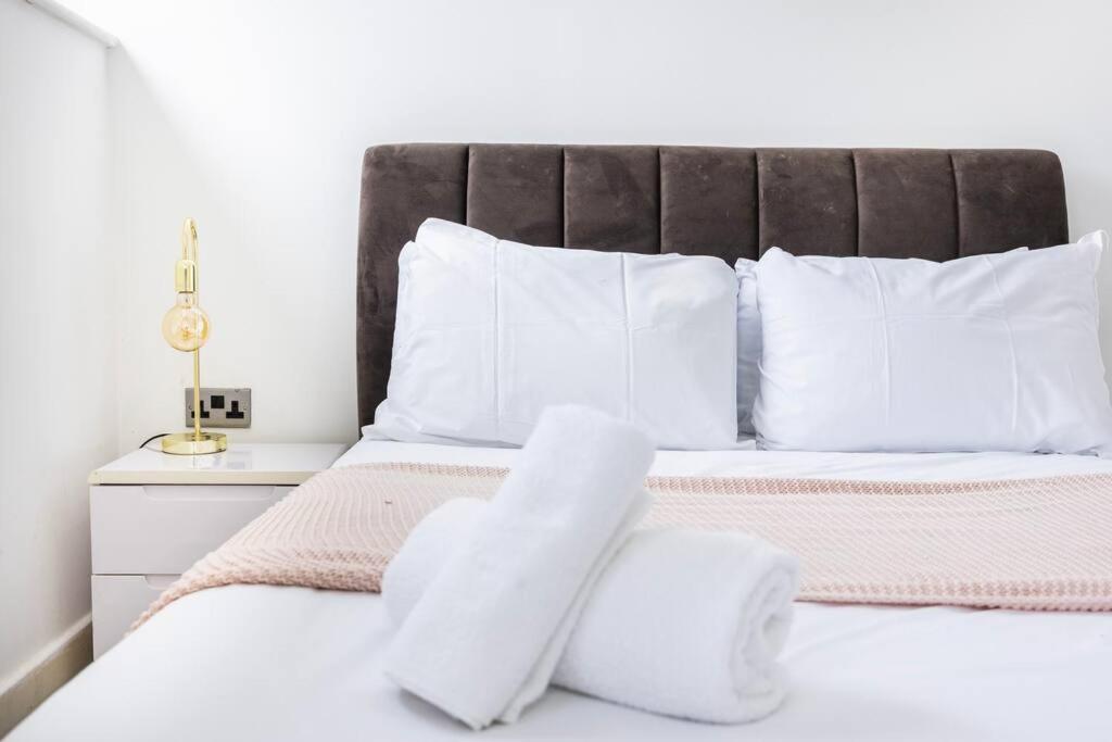 Stylish 2 Bedroom Haven By Liverpool Street Apartment *
