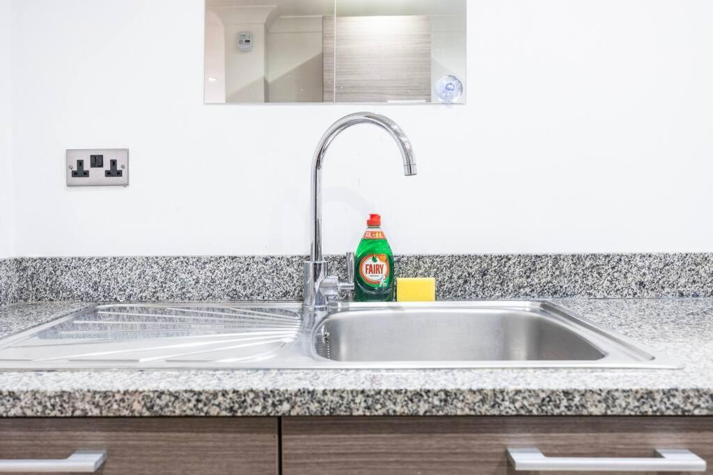 Stylish 2 Bedroom Haven By Liverpool Street Apartment London