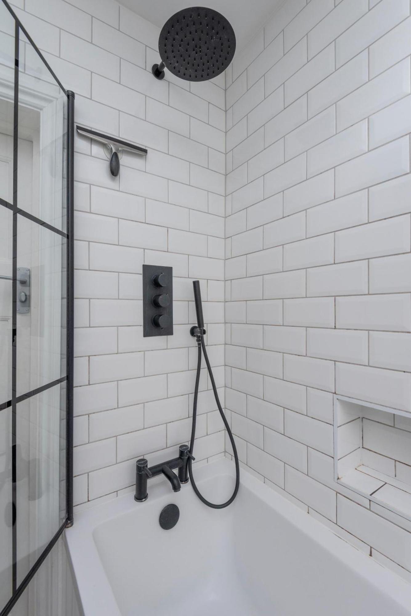 Stylish 1-bed With Private Entrance & Garden *