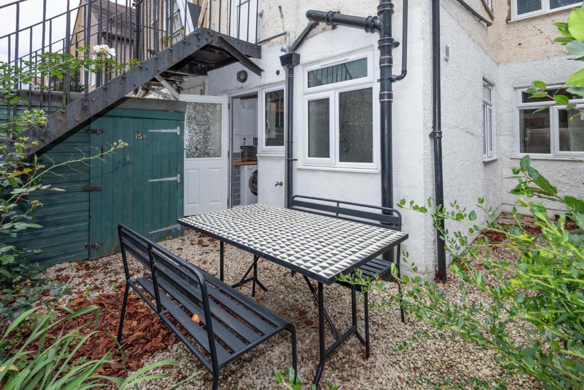 Stylish 1-bed With Private Entrance & Garden