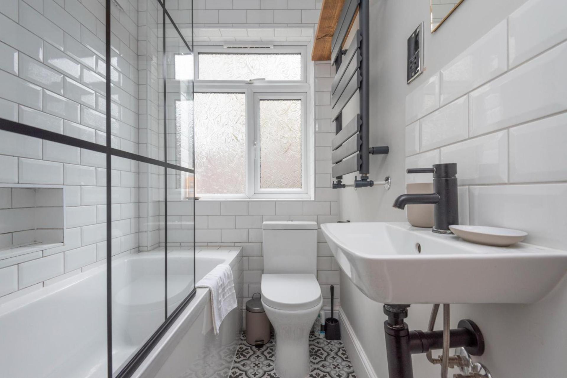Apartment Stylish 1-bed With Private Entrance & Garden