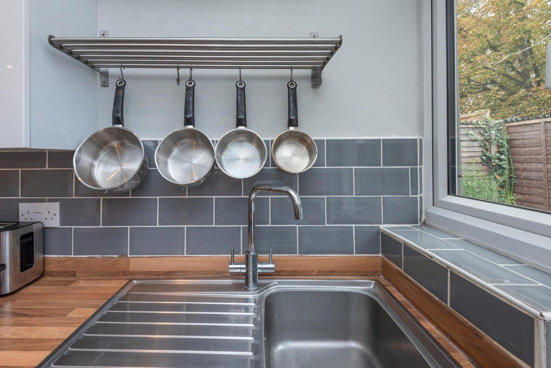 Stylish 1-bed With Private Entrance & Garden London