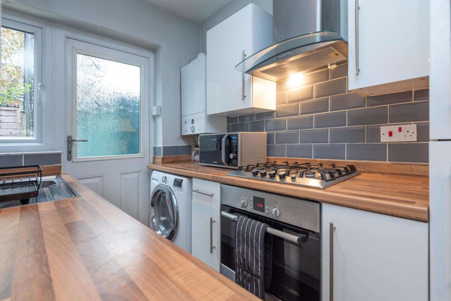 Stylish 1-bed With Private Entrance & Garden Apartment London