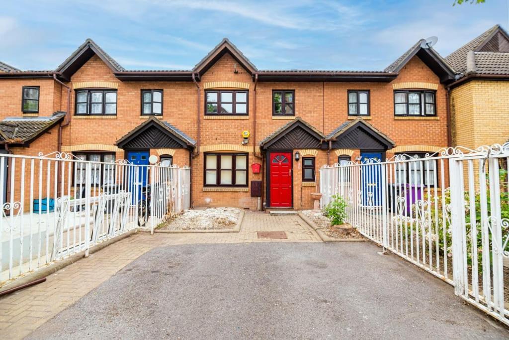 Guest house Awesome New Refurbished London