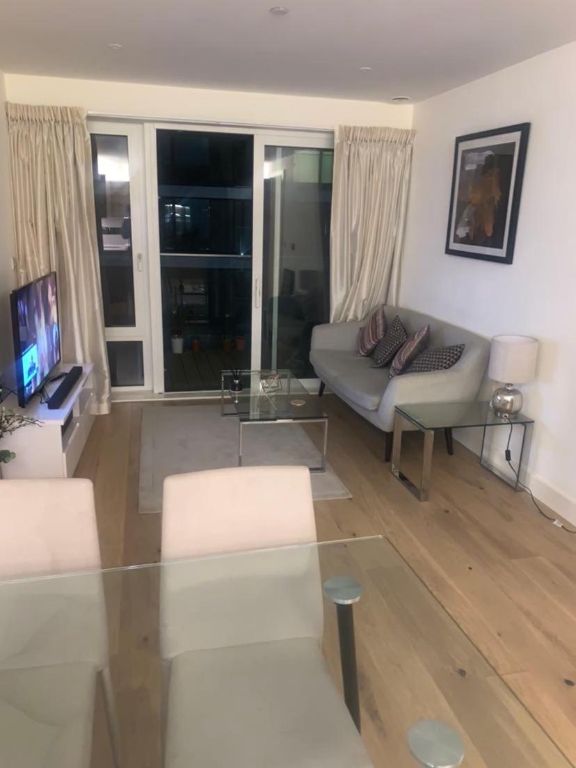 Stunning 2 Bed Penthouse Canning Town London