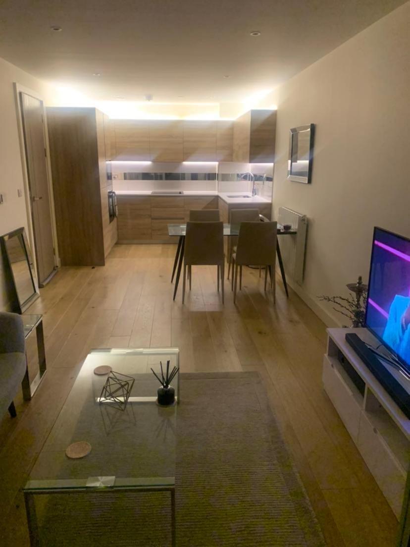 Apartment Stunning 2 Bed Penthouse Canning Town London
