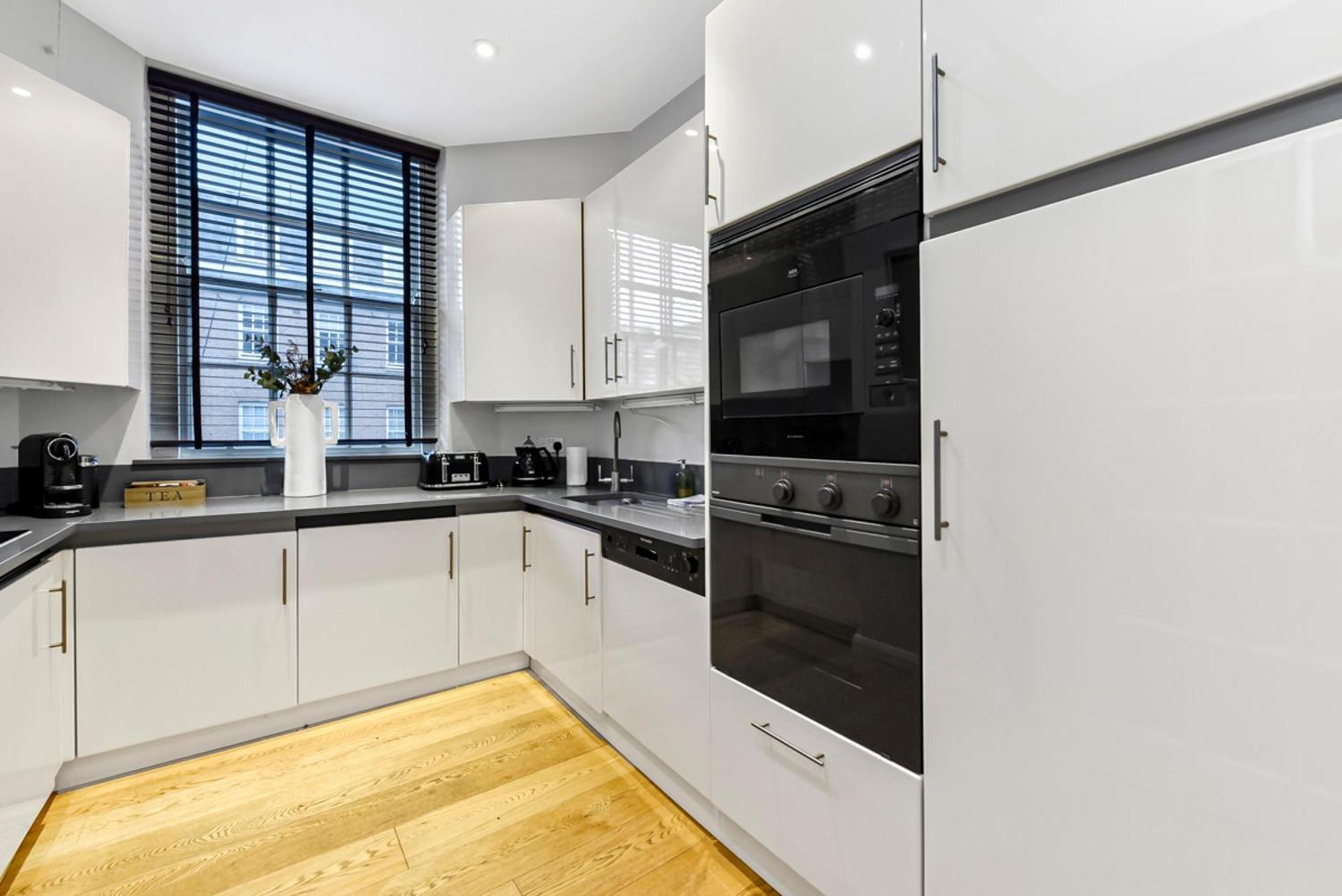 2 Bed Apartment- Mayfair 4 Apartment London