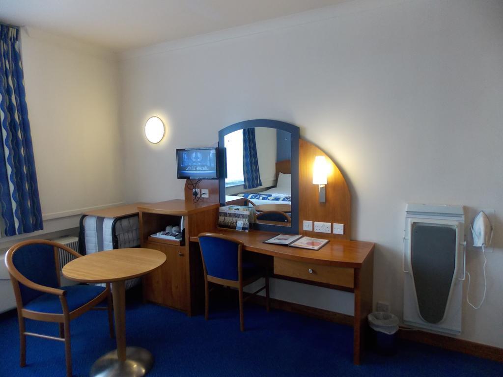 - Wembley International Hotel 3*