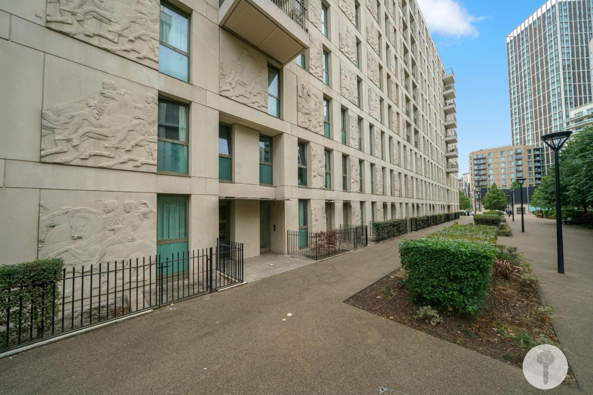 Amazing 2 Bedroom Flat In E20 Apartment *