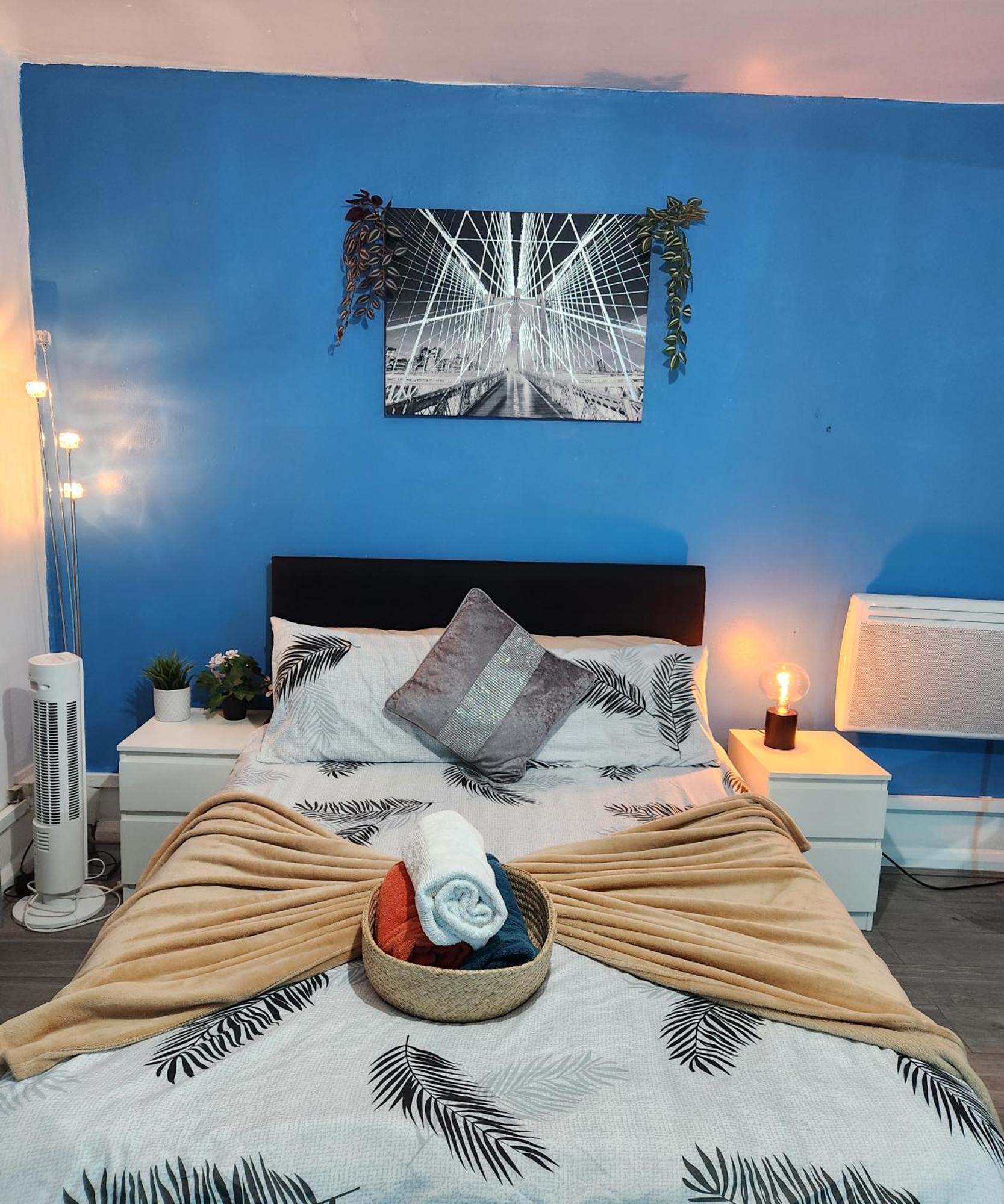 New Deluxe Apt-2 *
