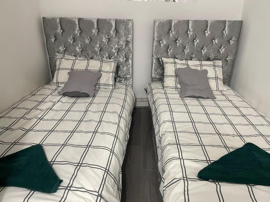 Apartment Lovely Comfortable Near Canarywhaflondoncity London
