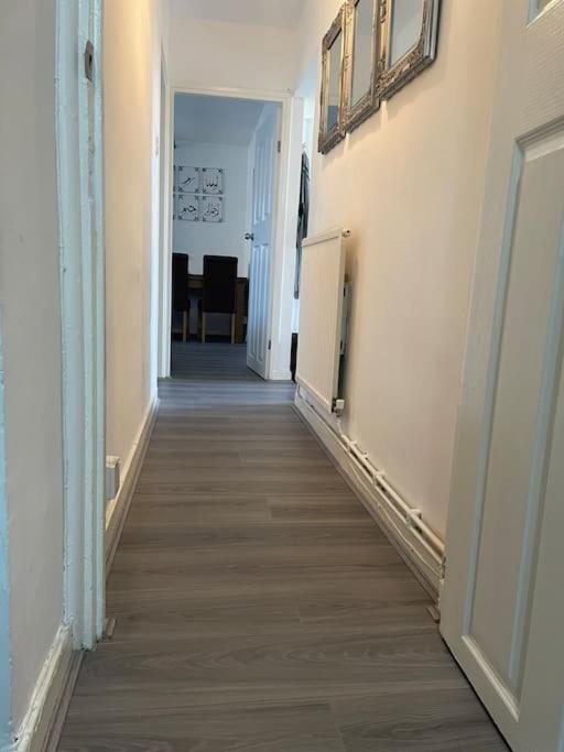 Apartment Lovely Comfortable Near Canarywhaflondoncity London