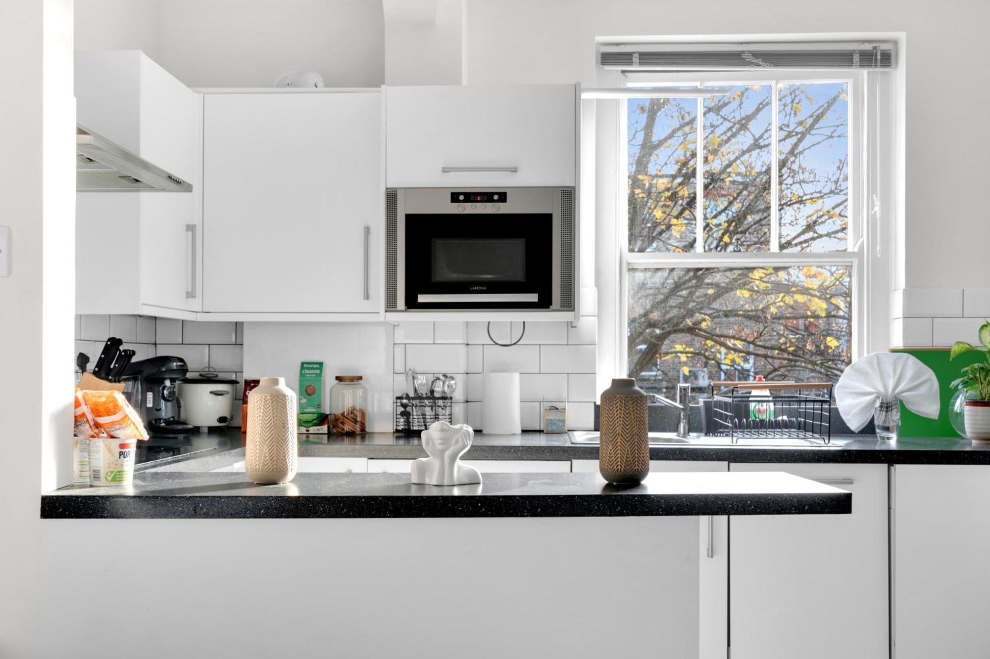 1Bed Flat, Sleeps 3 - 2Min Tube , 20Min Central London, 1Gb Fibre Wifi, Free Snacks & Toiletries, 2 New Smart Tvs & Sofabed London