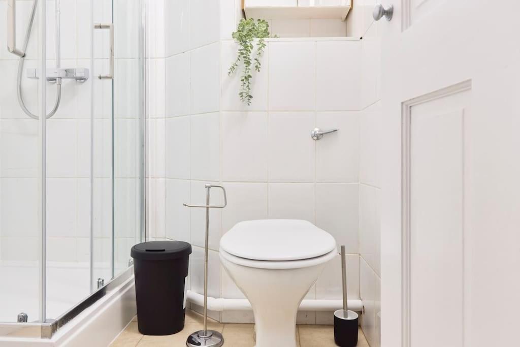 Hyde Park - 5 Sleeps - Parking Apartment *