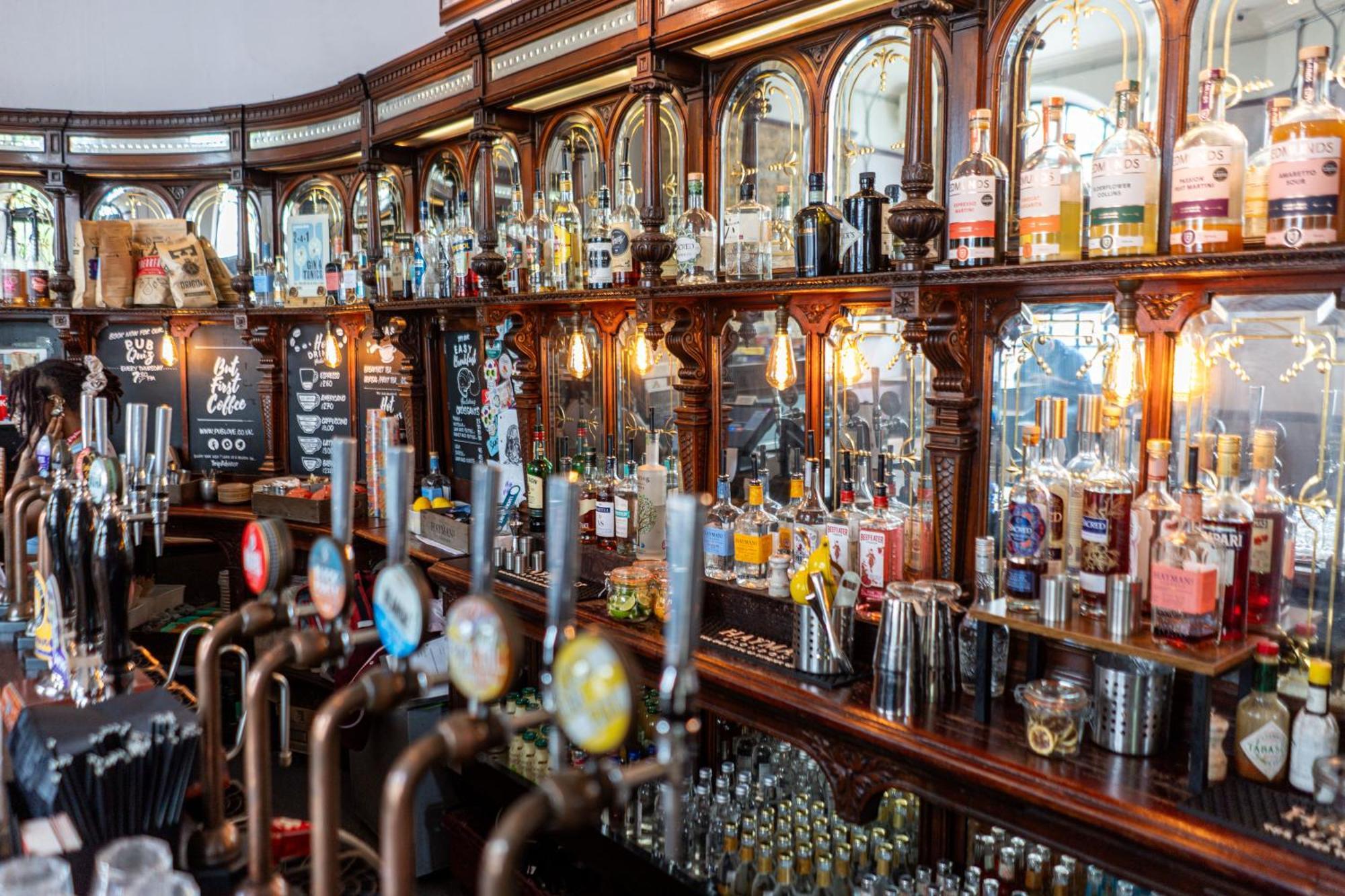 Publove @ The White Ferry, Victoria Hostel London