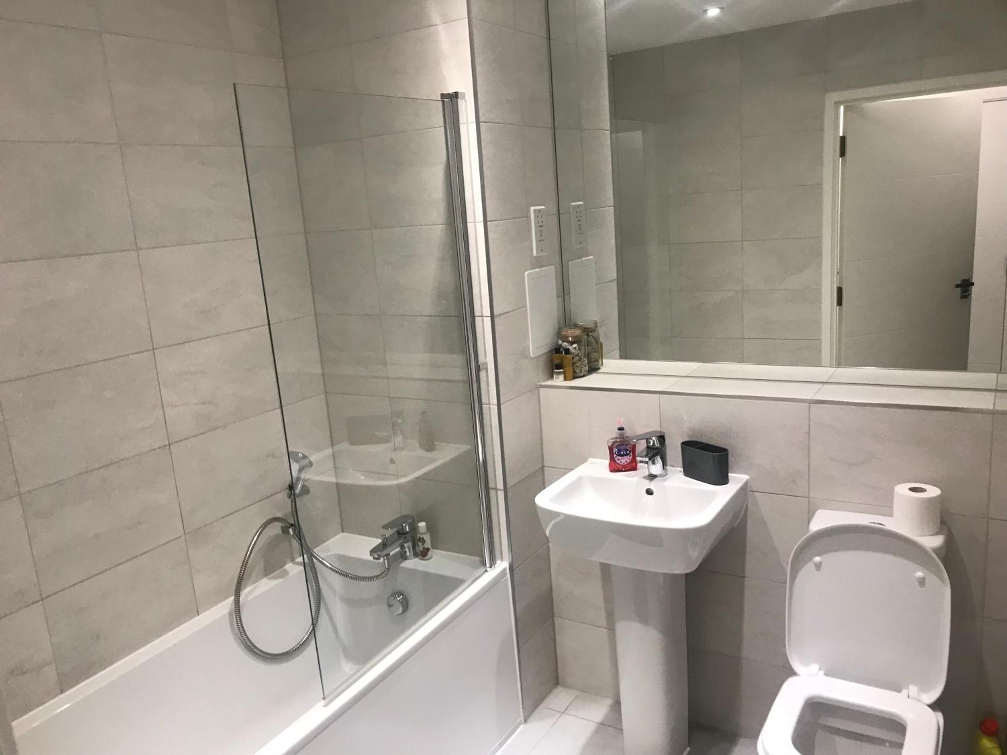 Privatunterkunft Private & Private Bathroom In Park Royal London