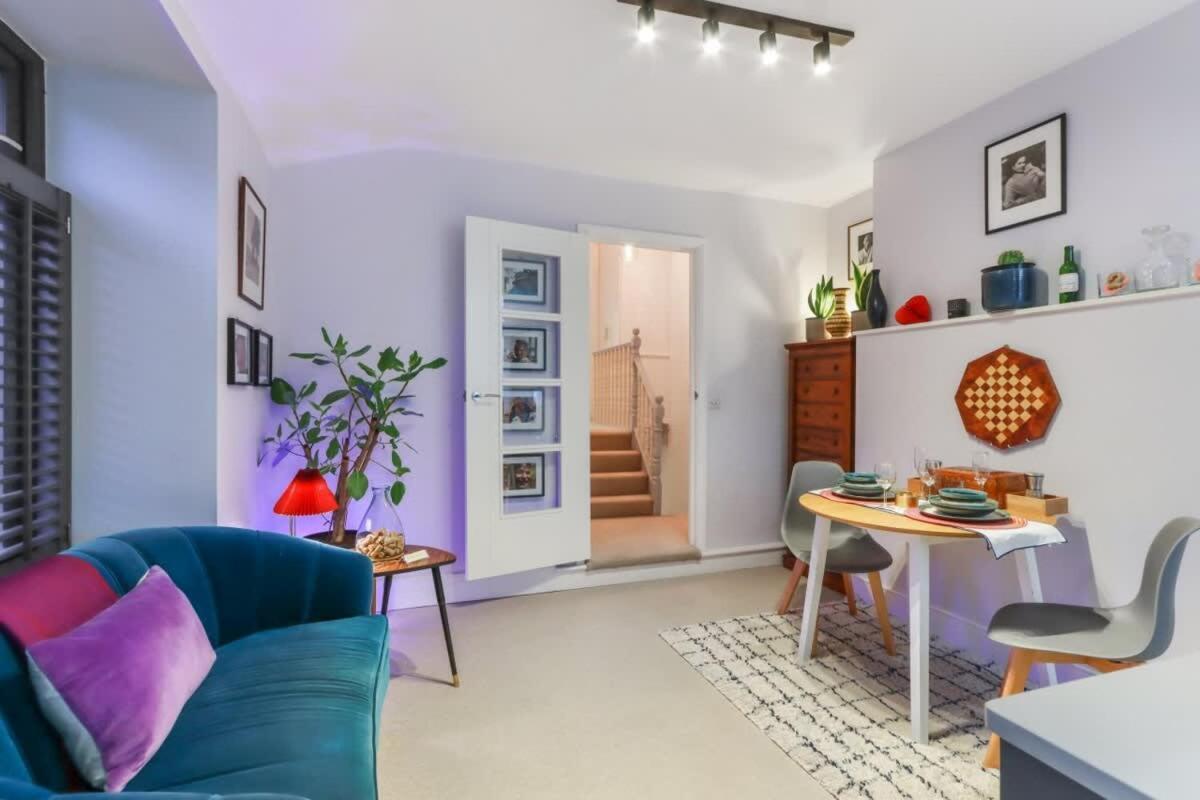 Modern Double Bedroom In 1 Holiday home