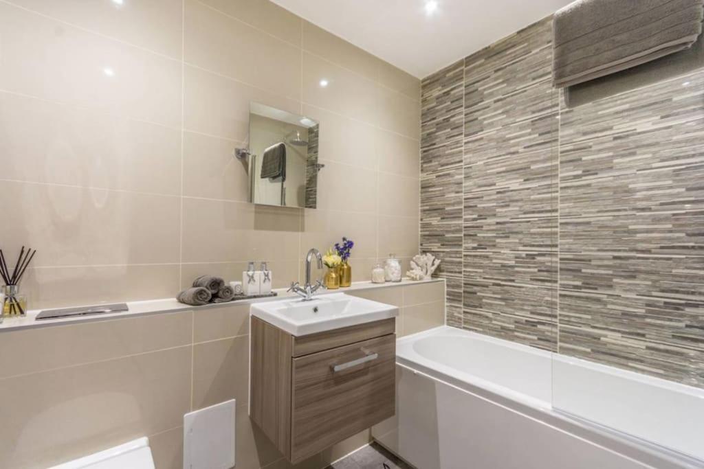 Spacious Modern 3 Bed In Bridge With Netflix And Free Carpark * London