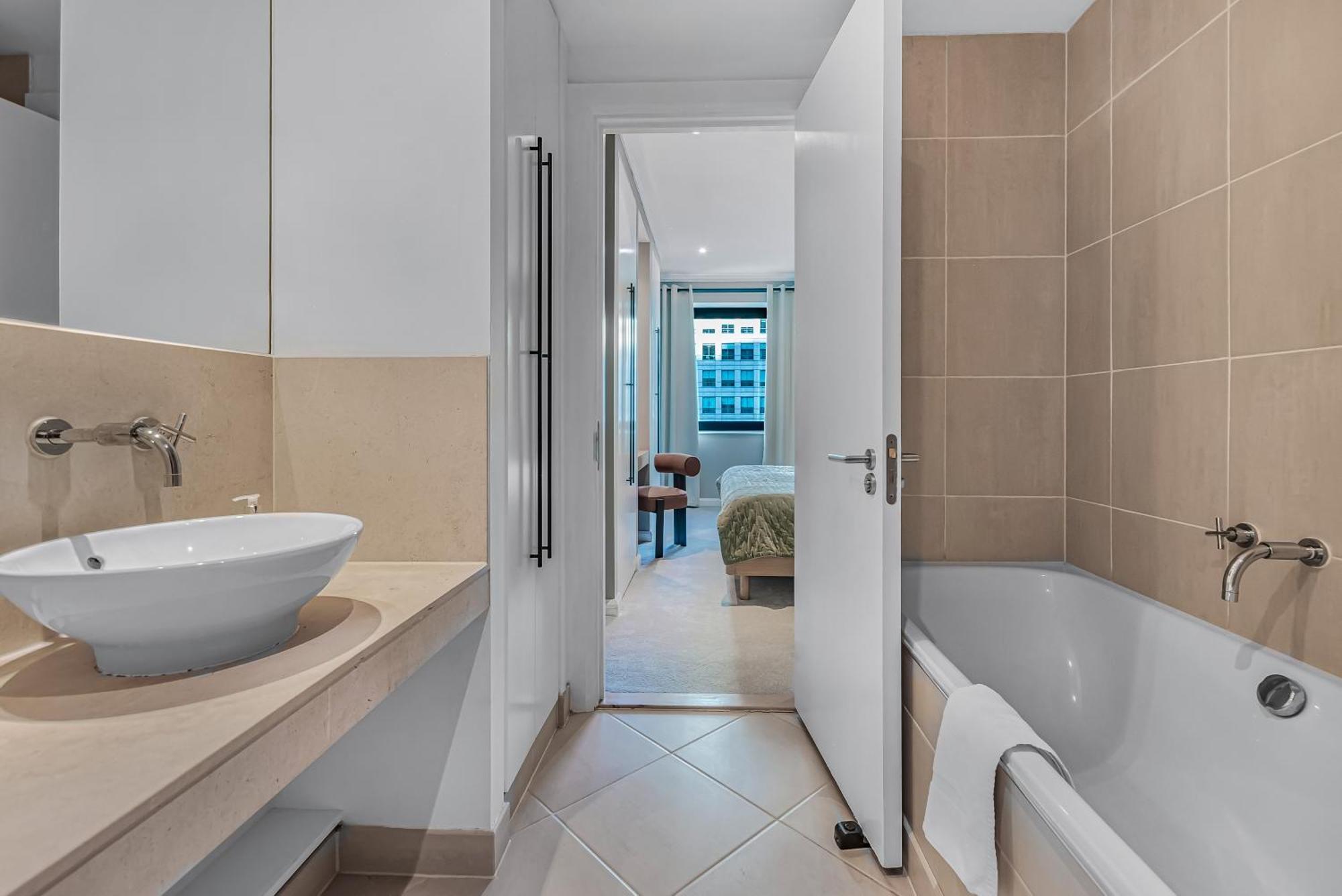Mysquare South Quay 02 Bed In Canary Wharf * London