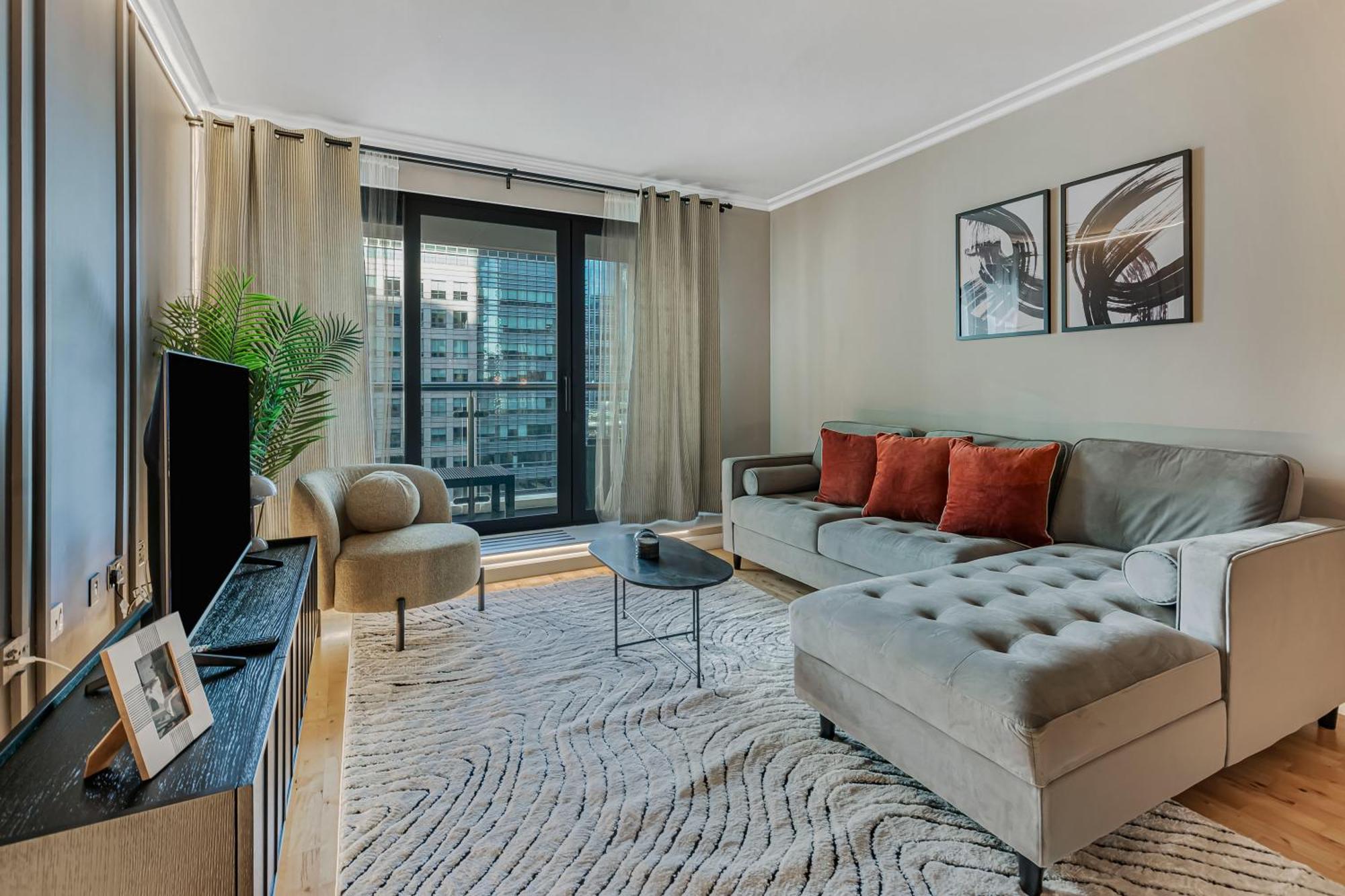 Mysquare South Quay 02 Bed In Canary Wharf Apartment