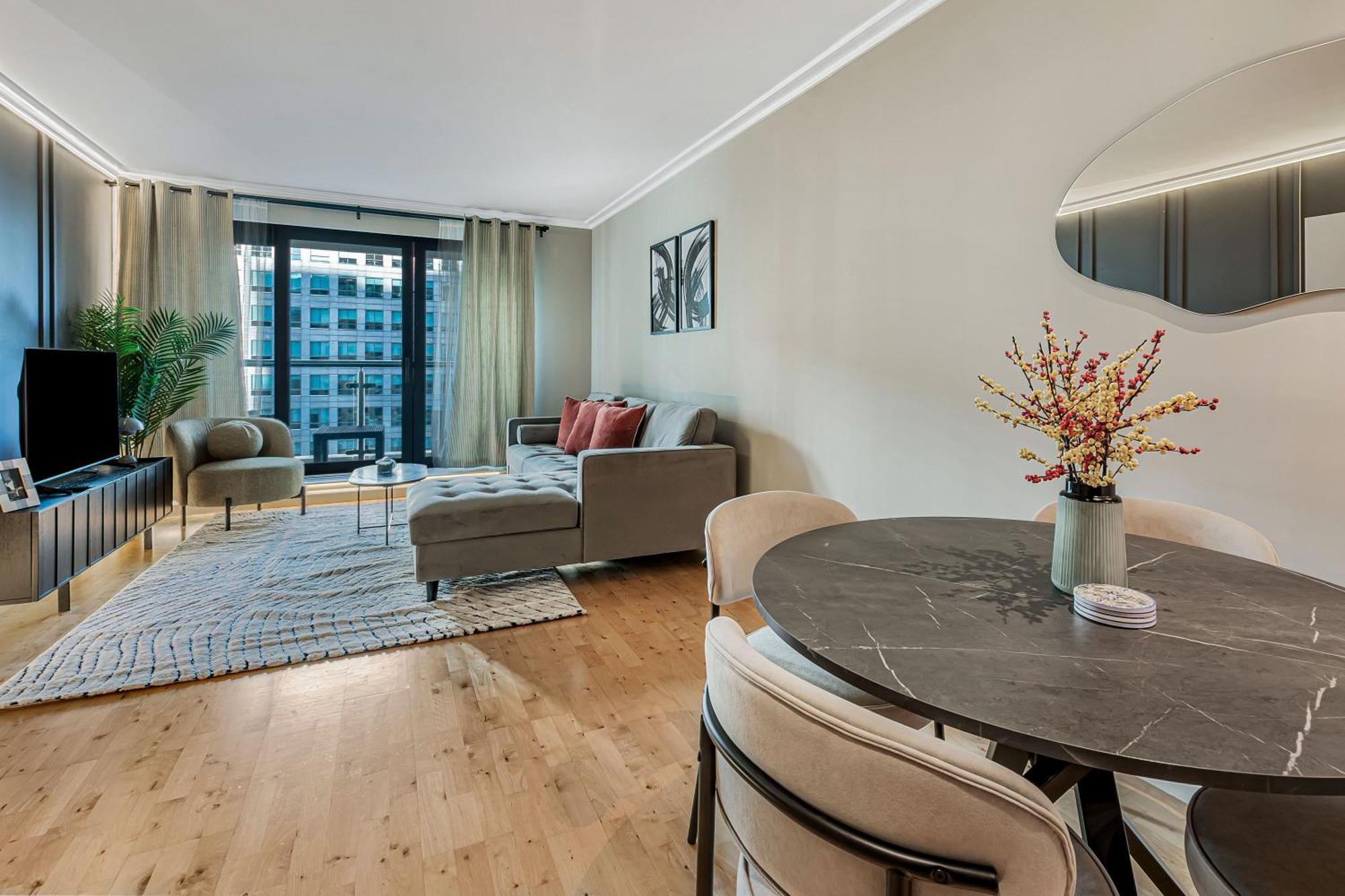 Mysquare South Quay 02 Bed In Canary Wharf