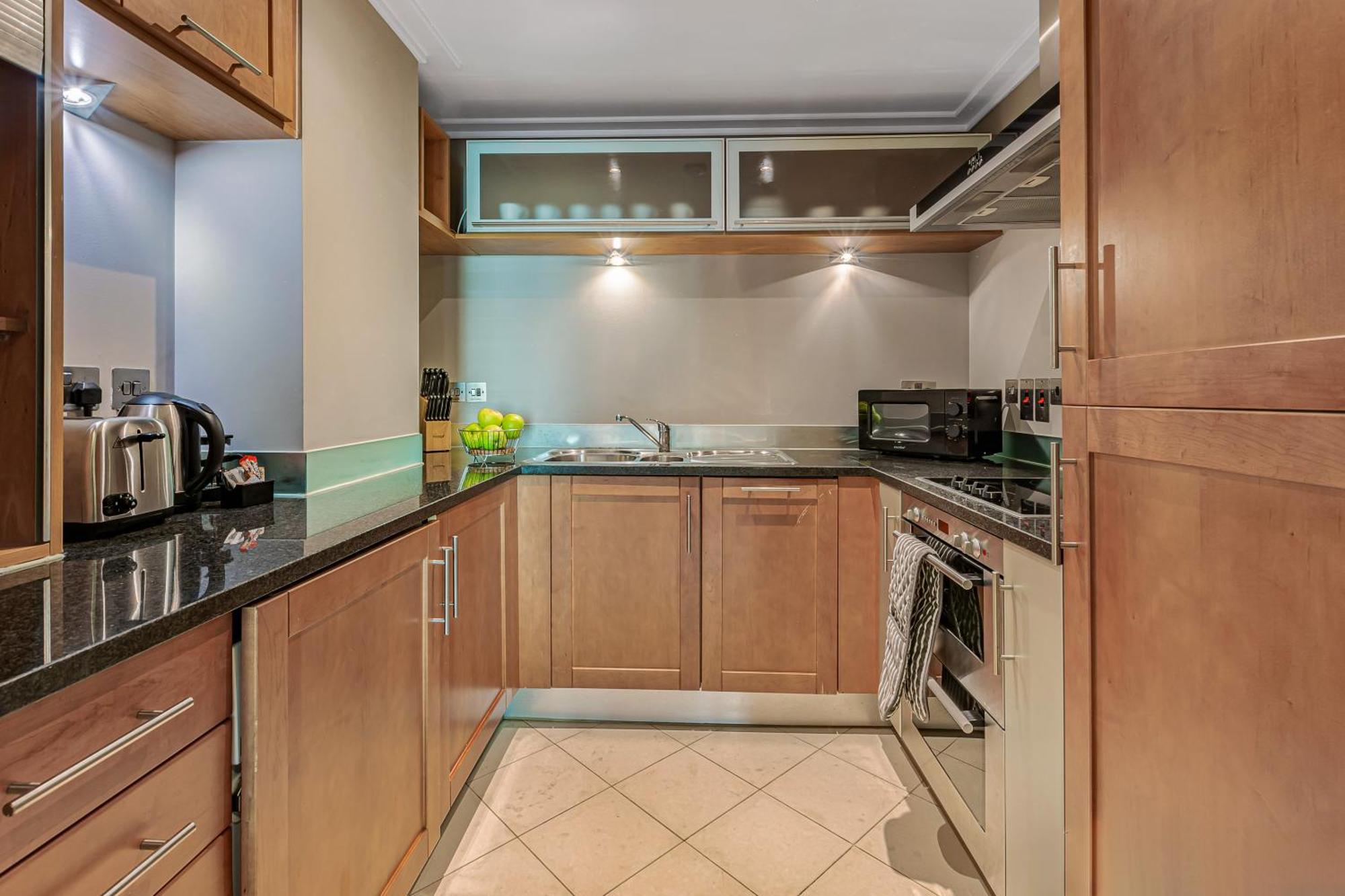 Apartment Mysquare South Quay 02 Bed In Canary Wharf