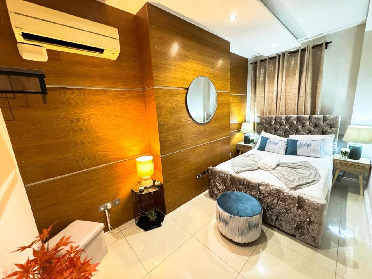 Park Lane Beautiful Family * London