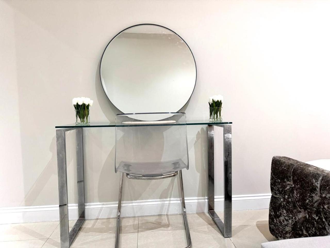 Park Lane Beautiful Family Apartment London