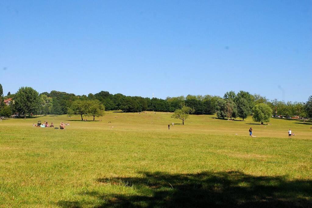 Peaceful 2br Multilvl In Streatham *