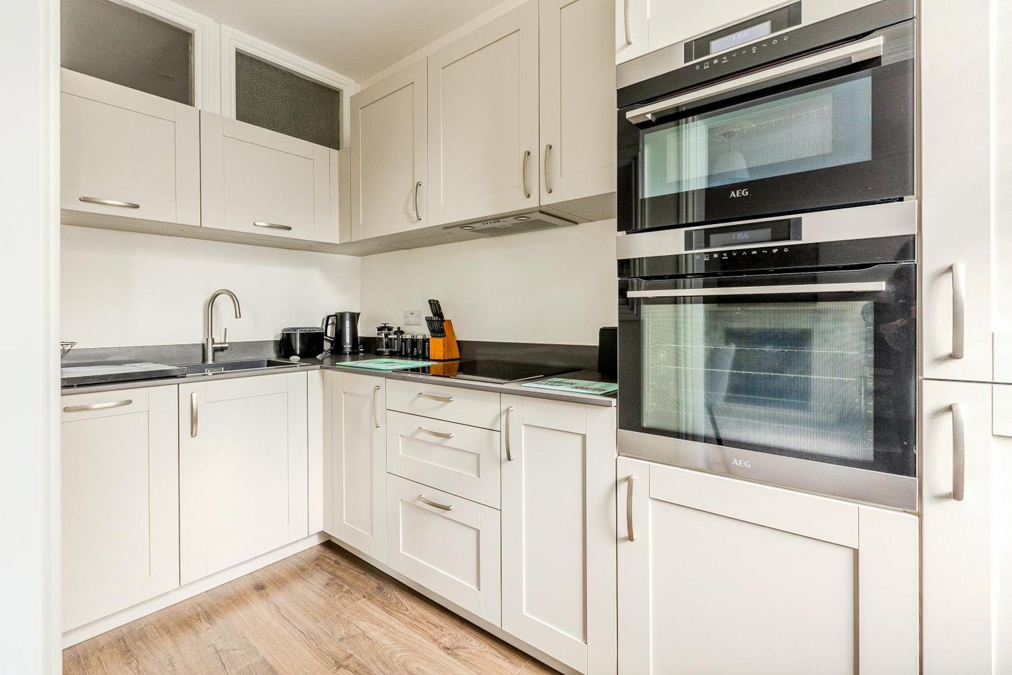 Peaceful 2br Multilvl In Streatham Apartment