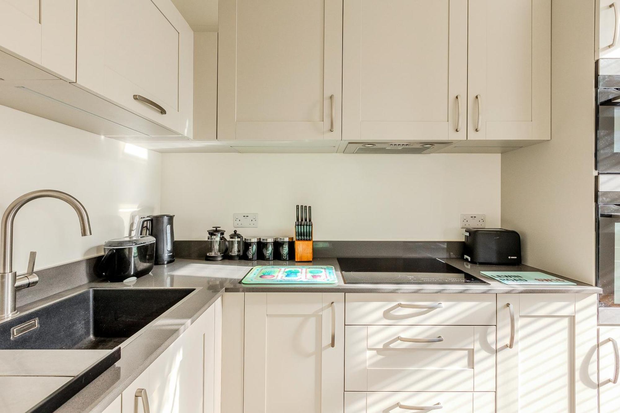 Peaceful 2br Multilvl In Streatham *