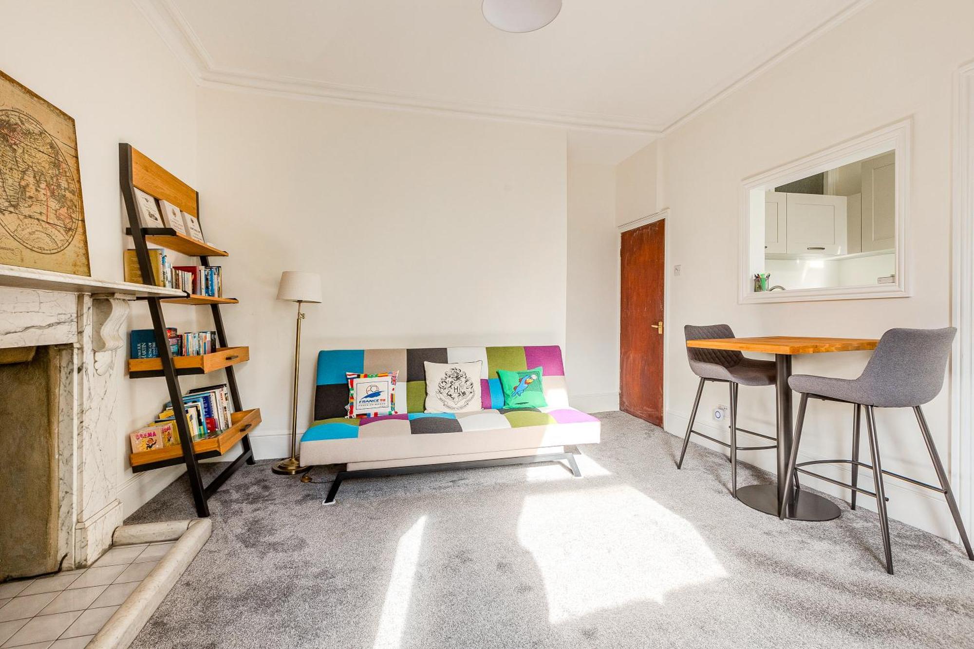 Peaceful 2br Multilvl In Streatham * London