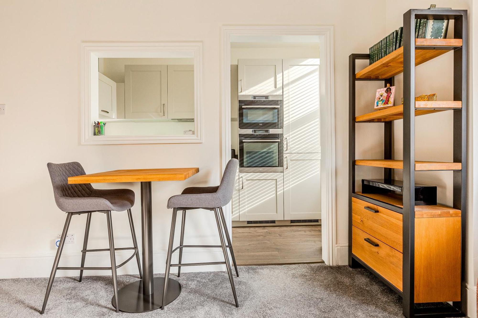 Peaceful 2br Multilvl In Streatham