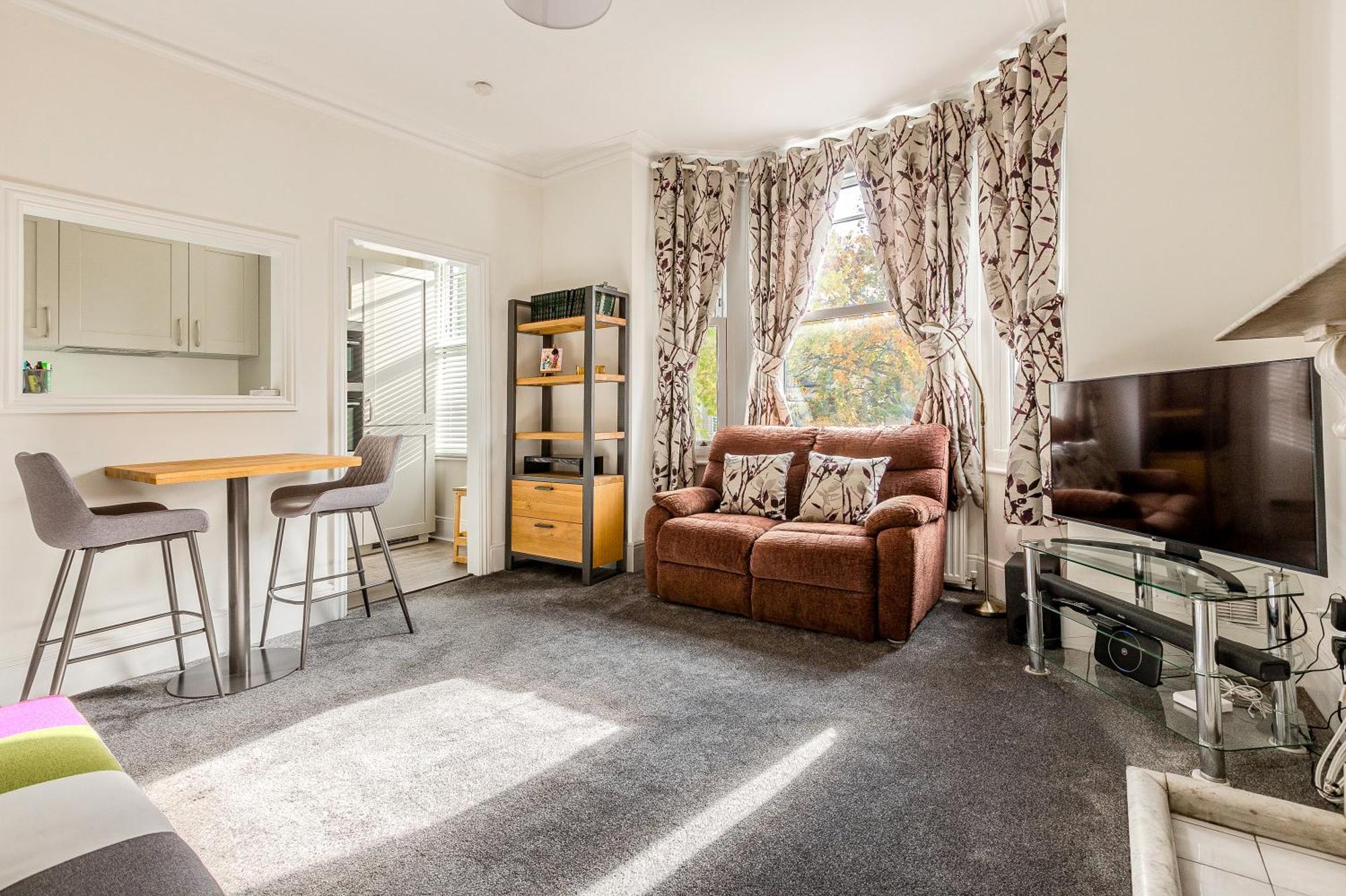 Peaceful 2br Multilvl In Streatham *