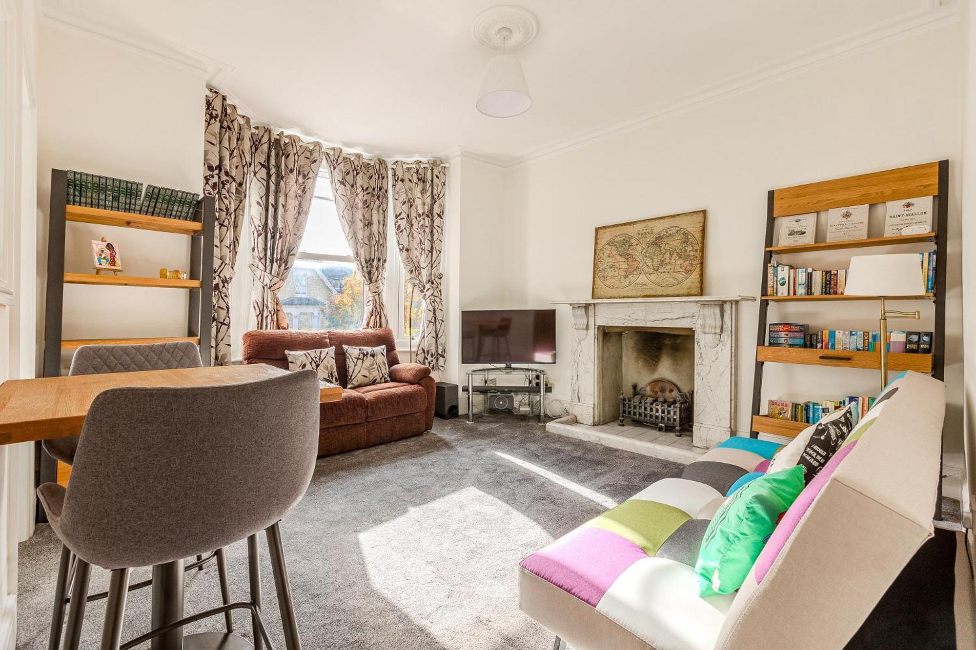 Peaceful 2br Multilvl In Streatham Apartment *