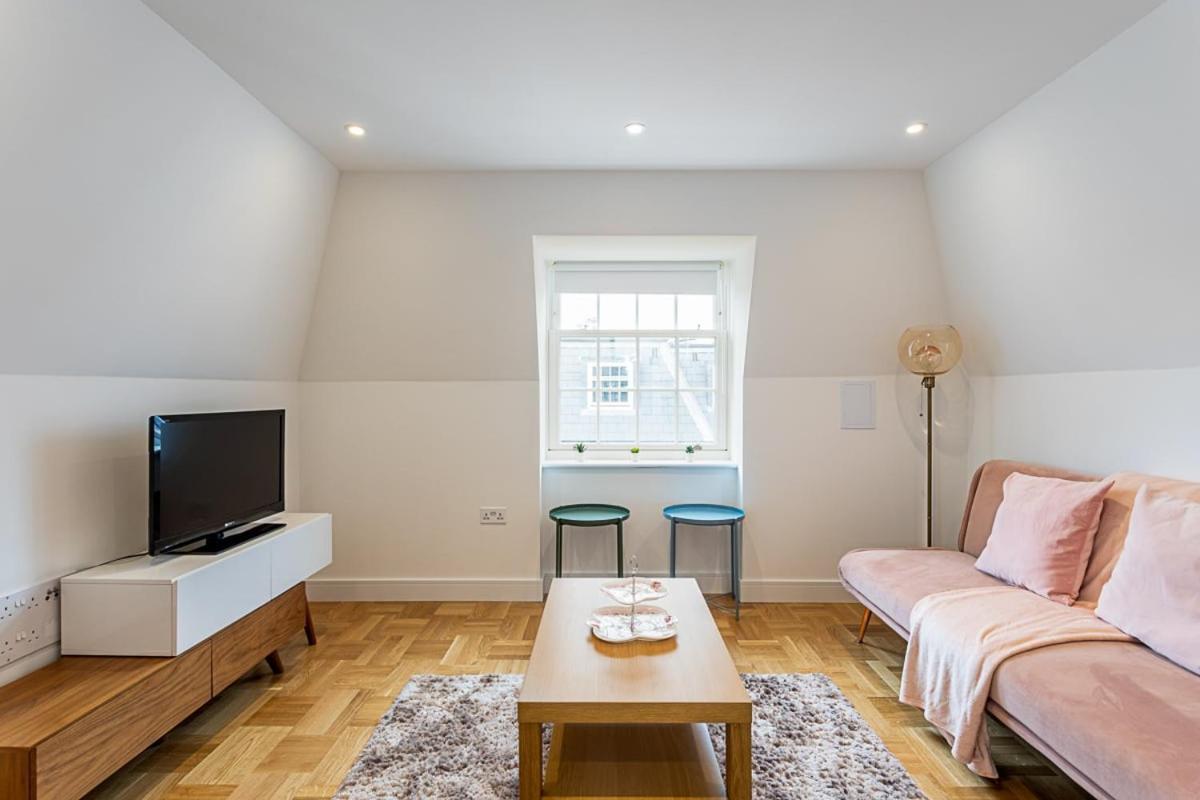 Modern And Stylish In West Kensington London