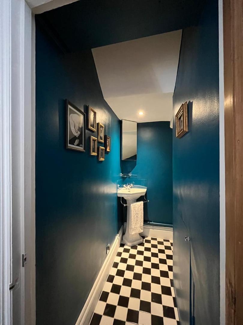 The Artist's House Alma Street Holiday home London