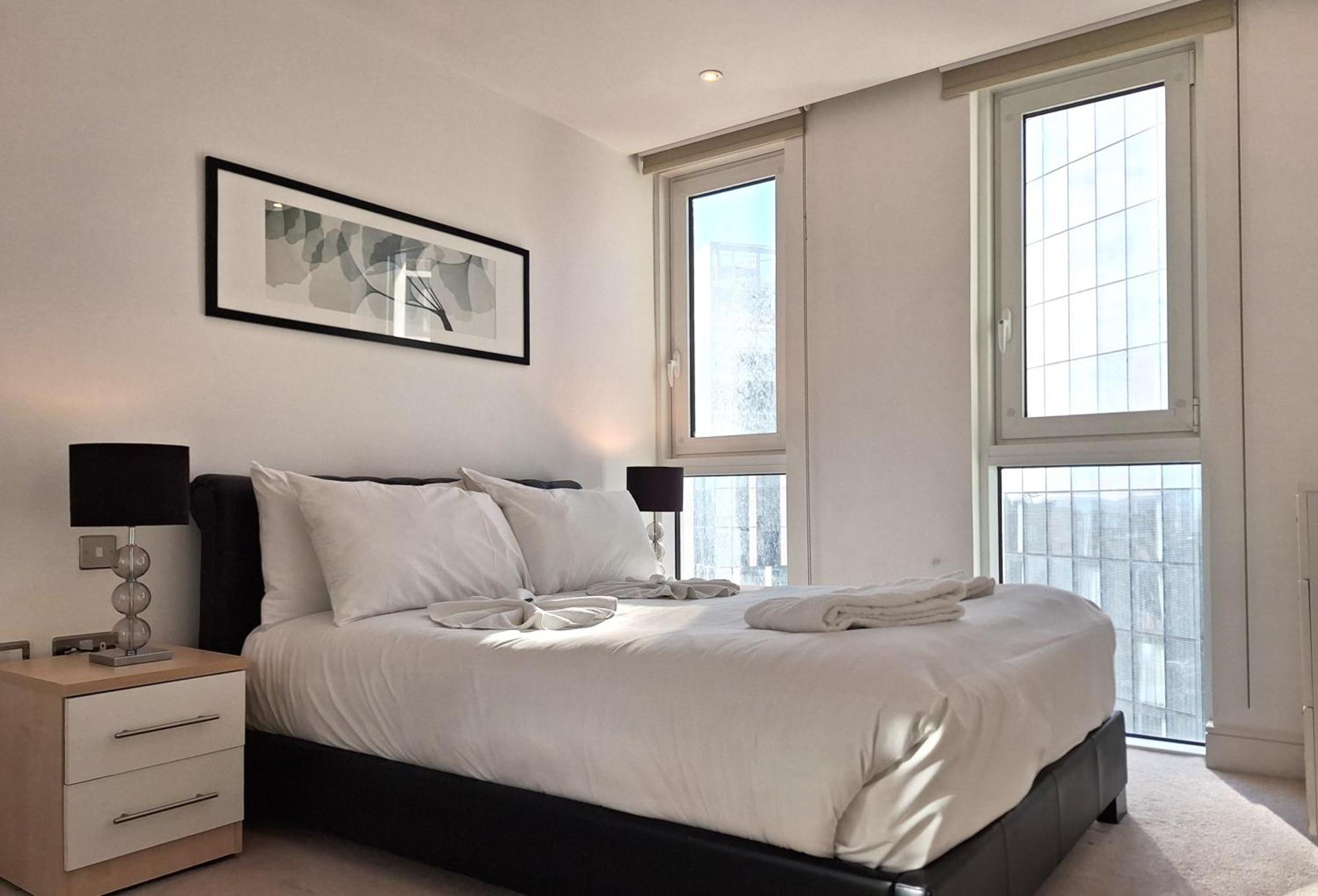 Still Life Aldgate Deluxe Apartment London