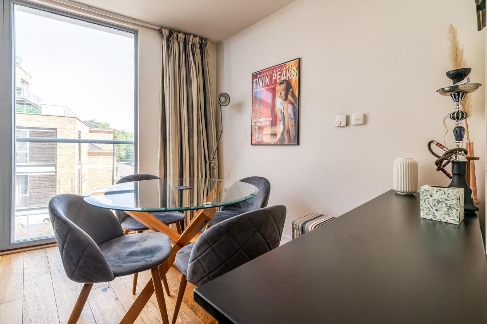 Bright & Spacious Battersea Flat London